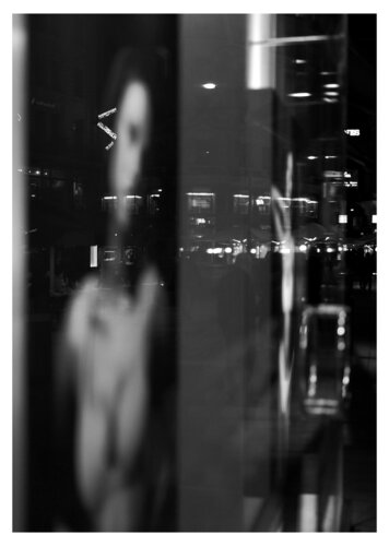 Spiegelungen in der Nacht di Folker Reinhold Peter Pritsch, Fotografia in vendita su Singulart