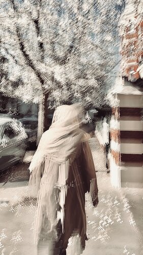 The day she forgot to hide von Sahar Vatanz, Fotografie kaufen auf Singulart