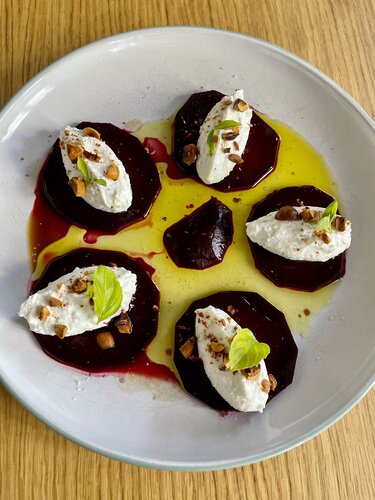 beets & cheese von Pierre Xurbed, Malerei kaufen auf Singulart