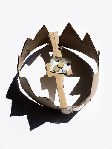 "Trap" from the "Cardboard" series von Kazanovsky, Fotografie kaufen auf Singulart