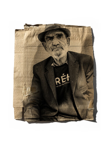 Cardboard, Man van Kazanovsky, Fotografie te koop op Singulart