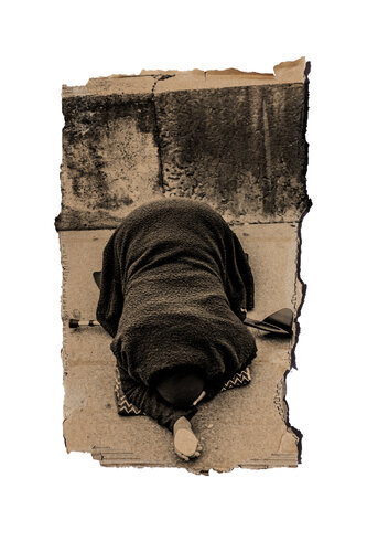 Cardboard 3 van Kazanovsky, Fotografie te koop op Singulart