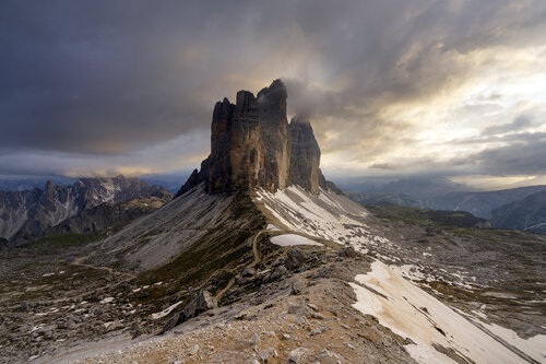 Cloudy Sunset - Tre Cime di Lavaredo von Michael Lesiv, Fotografie kaufen auf Singulart