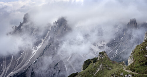 Summer Morning Mist - Cadini di Misurina viewpoint van Michael Lesiv, Fotografie te koop op Singulart