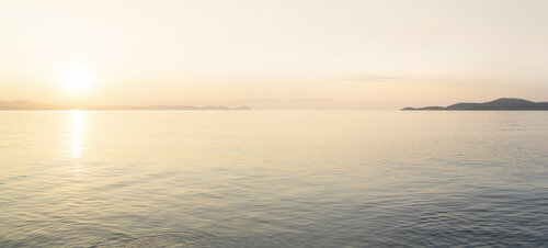Sunrise Over Sithonia Peninsula par Michael Lesiv, Photographie en vente sur Singulart