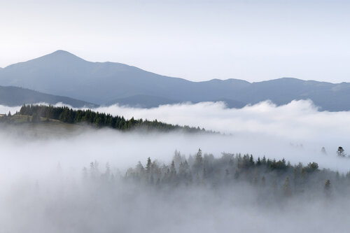 Mountains Above the Clouds de Michael Lesiv, Fotografía a la venta en Singulart