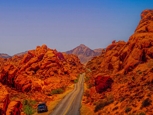 Road Through Fire: Valley of Fire Jeep Adventure von Robert Niemeier, Fotografie kaufen auf Singulart
