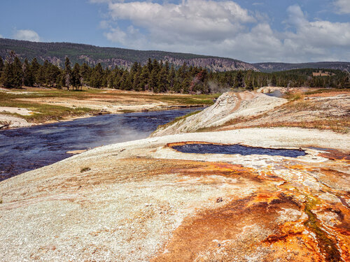 Living Earth – Yellowstone Geothermal Runoff van Robert Niemeier, Fotografie te koop op Singulart
