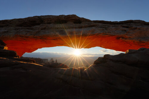 Mesa Arch Sunrise – Canyonlands National Park – Fine Art Landscape Photography by Robert Niemeier von Robert Niemeier, Fotografie kaufen auf Singulart