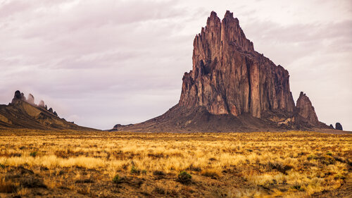 Shiprock New Mexico Photograph – Enduring Silence Landscape by Robert Niemeier di Robert Niemeier, Fotografia in vendita su Singulart