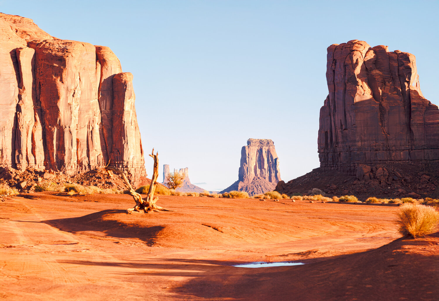 Between the Monoliths — Monument Valley Light Robert Niemeier