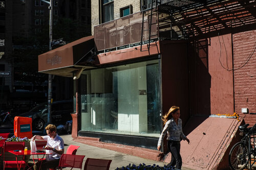 Lady and empty Shop Chervine