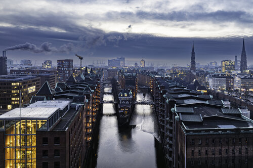 Hafen City von Markus Hertrich, Fotografie kaufen auf Singulart