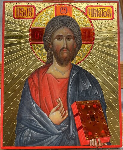 The icon of Jesus Christ, painted with natural pigments on egg yolk, is gilded with gold leaf using a bolus, cold enamel is applied to the gilding; the base of the icon is a linden board with oak veneers, primed with a glue-chalk primer. di Yuliia Klishyna, Pittura in vendita su Singulart