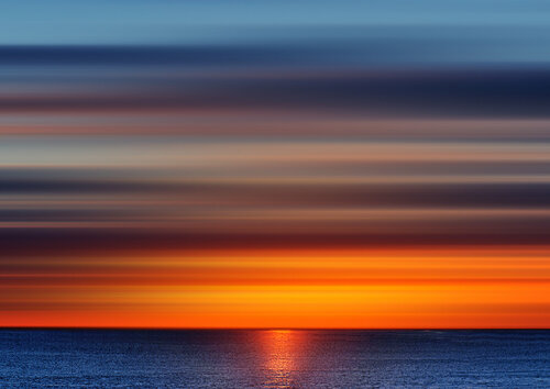 Horizont in Orange und Blau von Holger Mühlbauer-Gardemin, Fotografie kaufen auf Singulart