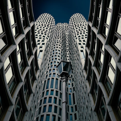 Blue Tower von Holger Mühlbauer-Gardemin, Fotografie kaufen auf Singulart