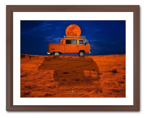 ORANGE TRUCK CARRYING THE MOON by Takao Sakagami, 사진 for Sale on Singulart