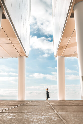 Morning Notifications - Edition of 1 di KAIRO – Daniel Smith, Fotografia in vendita su Singulart