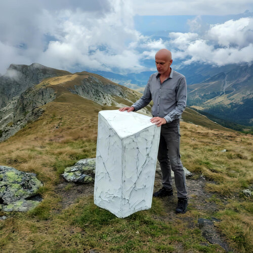 White Monolith de Christoph Robausch, Escultura a la venta en Singulart