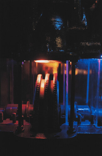 The colours of metal N°2 von Ana Karina Haller, Fotografie kaufen auf Singulart