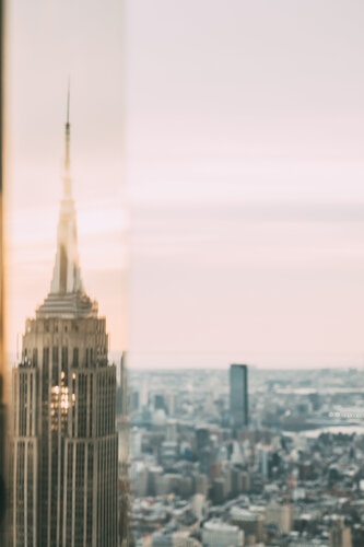 Reflection of empire state building von Daniele Rogolino, Fotografie kaufen auf Singulart