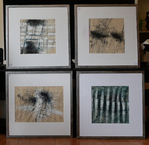 Présentation de 4 dessins encadrés de  30x30 - soit 104x104 avec cadres inclus de Guy Muls, Obra en papel a la venta en Singulart