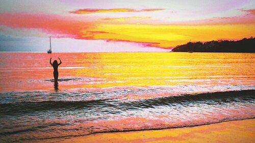 When The Boat Comes Back At Sunset di Hua Huang, Fotografia in vendita su Singulart