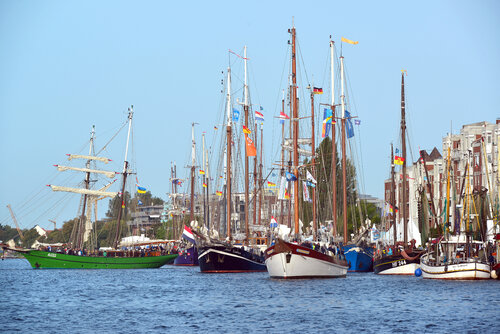 Großsegler im Hafen di Klaus Schreiber, Fotografia in vendita su Singulart