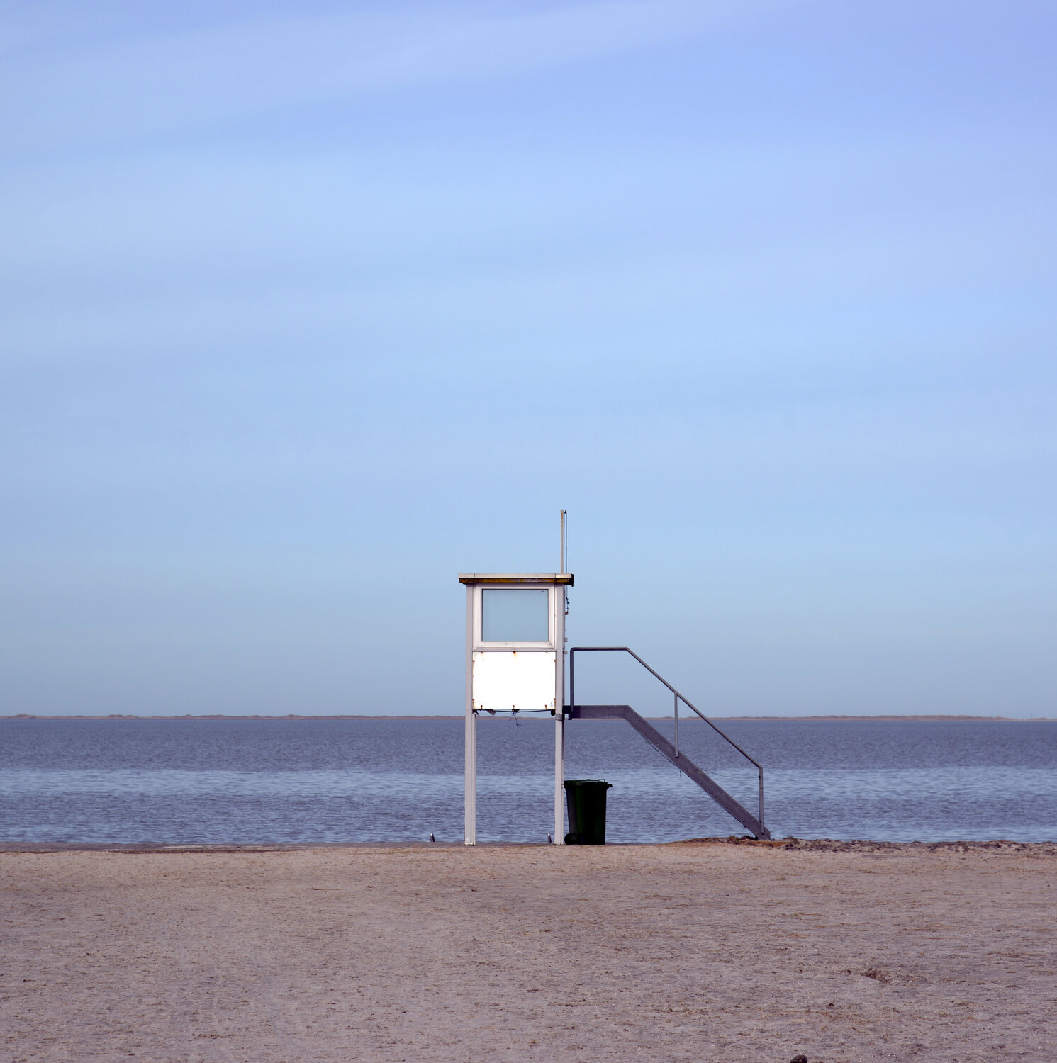 Stiller Blick auf das Meer - Baywatch Klaus Schreiber Fotografie zu verkaufen