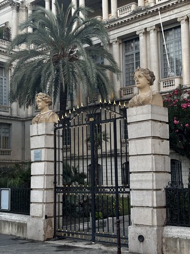 Private Empire di Holly Wood, Fotografia in vendita su Singulart