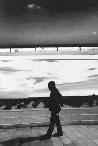 Shadow-Man at the sea di Olli Boehm, Fotografia in vendita su Singulart