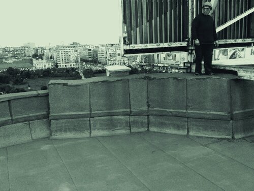 Man on the roof van Olli Boehm, Fotografie te koop op Singulart