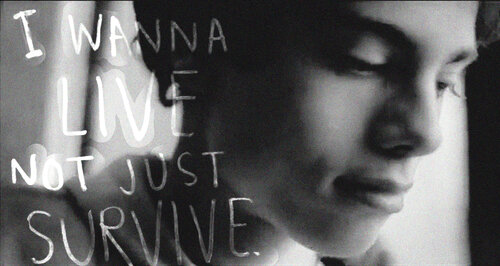 „I wanna live, not just survive!“ by Olli Boehm, 写真 for Sale on Singulart