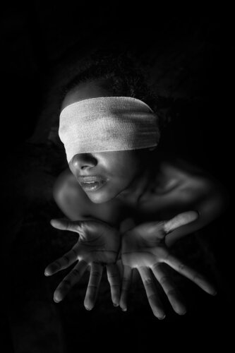 Blind Trust di Ivan in Abstracts, Fotografia in vendita su Singulart