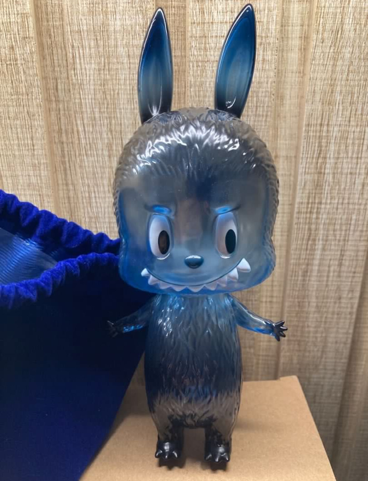 Kasing Lungの作品をSINGULARTで販売中