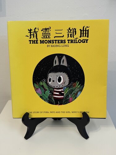 The Monsters Trilogy ( SIGNED, Taipei Editiom, Book, Puka, The Monsters, Zimomo) de Kasing Lung, Otros medios a la venta en Singulart