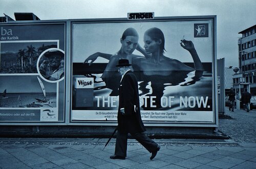 Ein Berliner Berlin 1993 Deutschland de Dmitri Svetchnikov, Fotografía a la venta en Singulart