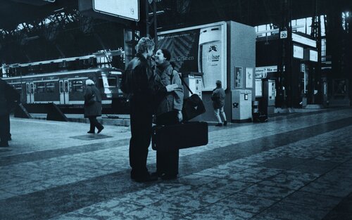 Die Begegnung DB Frankfurt am Main 1995 Deutschland von Dmitri Svetchnikov, Fotografie kaufen auf Singulart