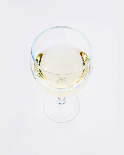 Smile of Wite Wine von Dzmitry Rusak, Fotografie kaufen auf Singulart
