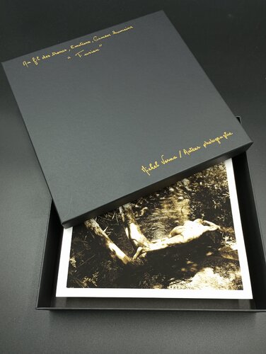 Fusion en boite écrin di Verna Michel, Fotografia in vendita su Singulart