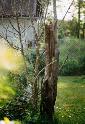 Sich anlehnen van Ulrike Hahn, Beeldhouwwerk te koop op Singulart
