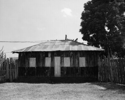 Court Housing von Nura Qureshi, Fotografie kaufen auf Singulart