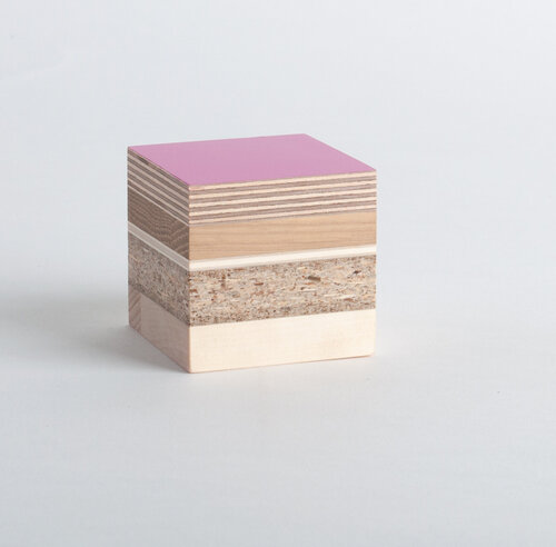 Kunst für Alle - Ein Stück 100 % fantastischer Sperrmüll mit farbiger Oberfläche in Pink - 9 von 9 di Sven Stornebel, Scultura in vendita su Singulart