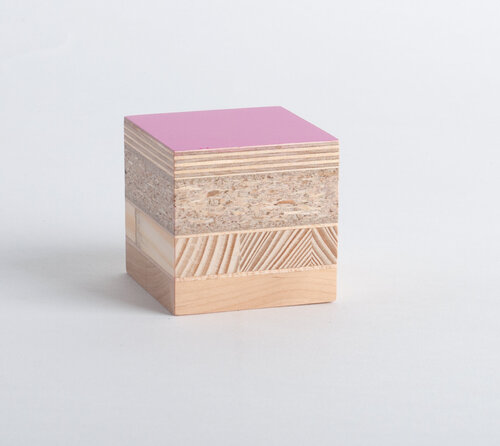 Kunst für Alle - Ein Stück 100 % fantastischer Sperrmüll mit farbiger Oberfläche in Pink - 4 von 9 di Sven Stornebel, Scultura in vendita su Singulart