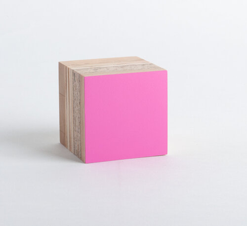 Kunst für Alle - Ein Stück 100 % fantastischer Sperrmüll mit farbiger Oberfläche in Pink - 3 von 9 di Sven Stornebel, Scultura in vendita su Singulart