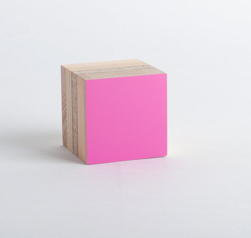 Kunst für Alle - Ein Stück 100 % fantastischer Sperrmüll mit farbiger Oberfläche in Pink - 2 von 9 par Sven Stornebel, Sculpture en vente sur Singulart