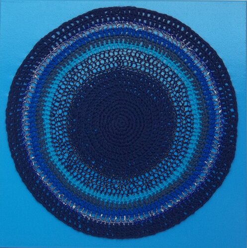 Kreis auf Quadrat _ blau par Sine von Schonen, Oeuvre textile en vente sur Singulart