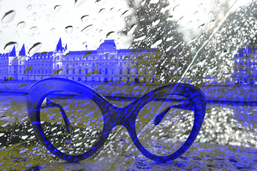 Cat-eye style glasses in the rain by irit rotrubin, 사진 for Sale on Singulart
