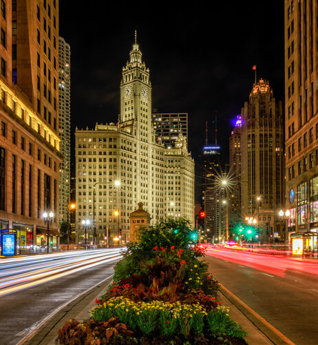 Stars and Trails Of The City by Lev Kaytsner, 사진 for Sale on Singulart