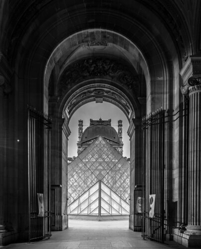Paris, Entrance to Louvre Museum by Lev Kaytsner, 사진 for Sale on Singulart